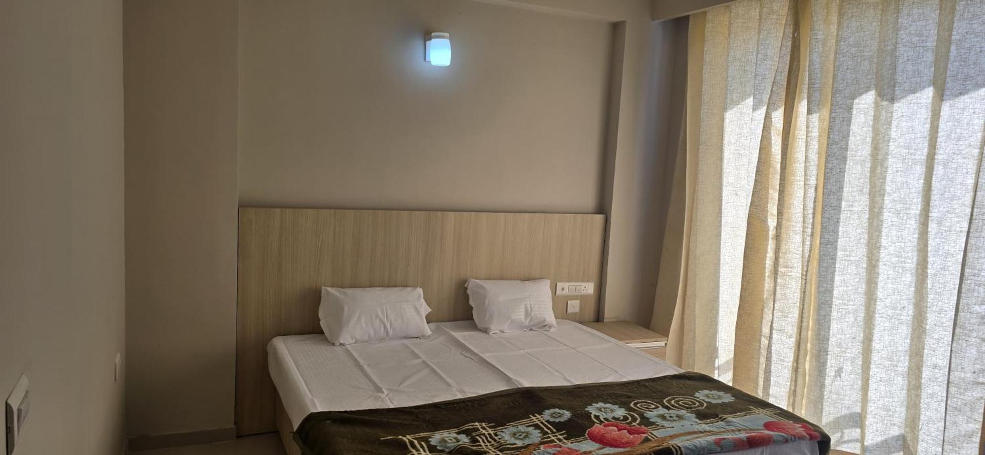 Omaxe Homestay *