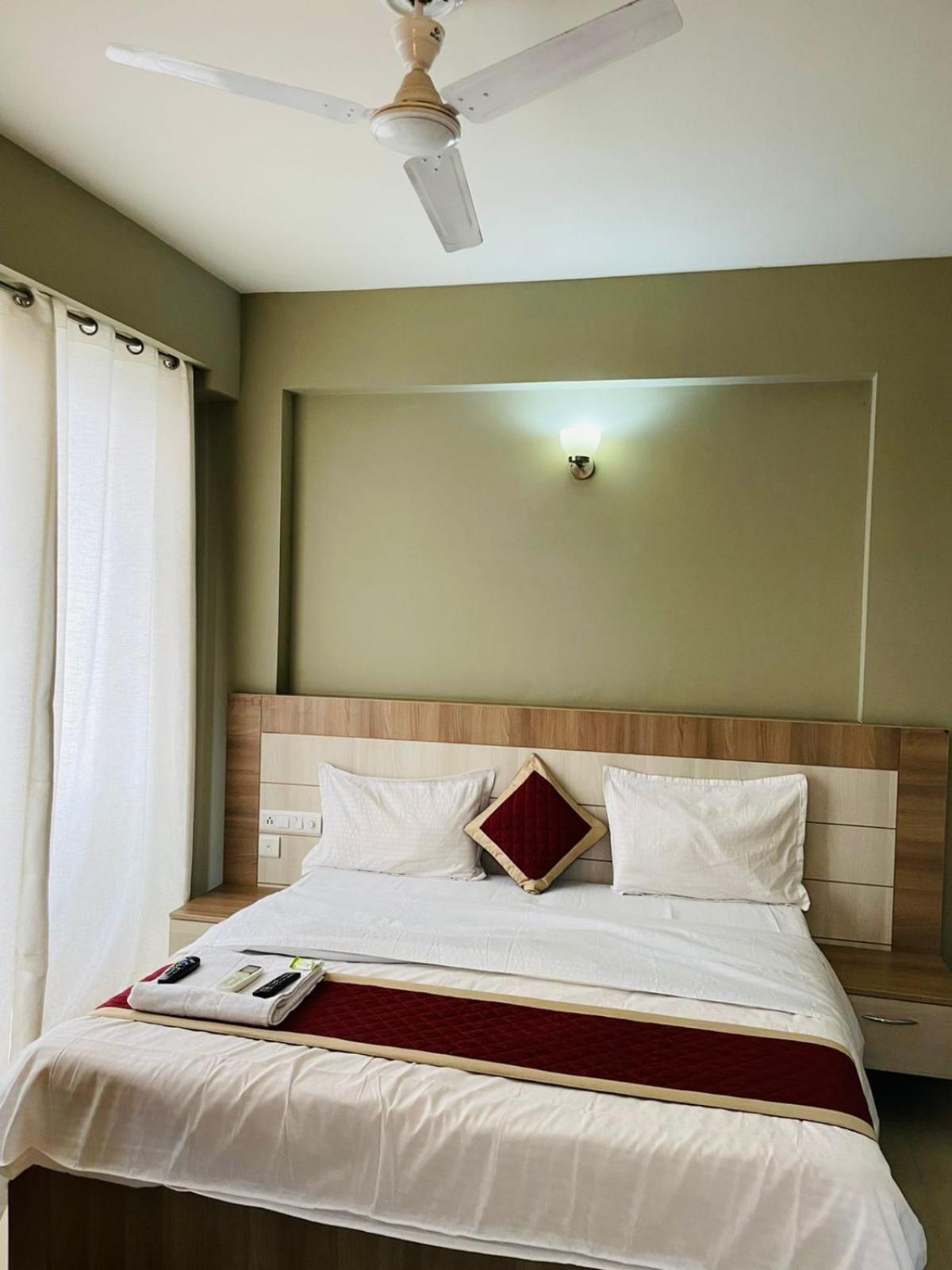 Omaxe Homestay *